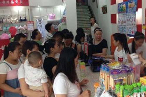 母婴店火爆.jpg